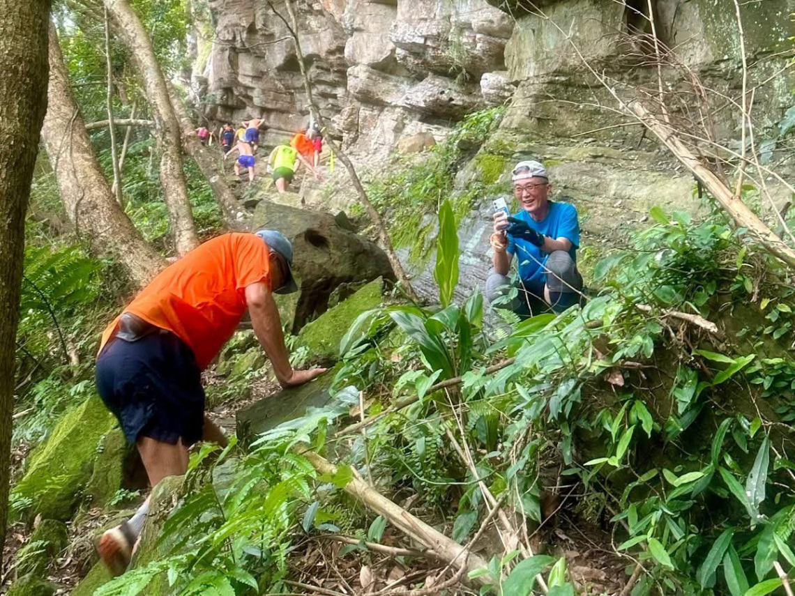 「看到麵粉就知道是場硬仗！」老謝攻金敏子山經大石壁、斷崖：很多勇咖都折返…捷兔今年最硬的路