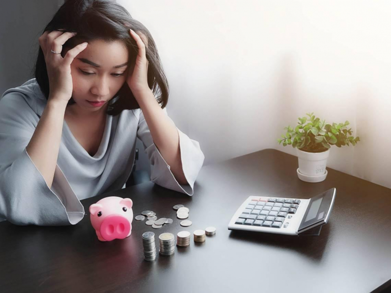 她年薪350萬竟因鄰居更有錢，壓力大到心臟病發！高收入還是不安心…為何億萬富豪也難逃「比較」陷阱