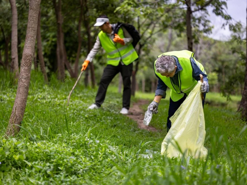 掃地阿伯身價千萬卻在公園掃落葉...明明不缺錢，為何還要工作？日本國寶級醫師活到105歲的長壽秘訣