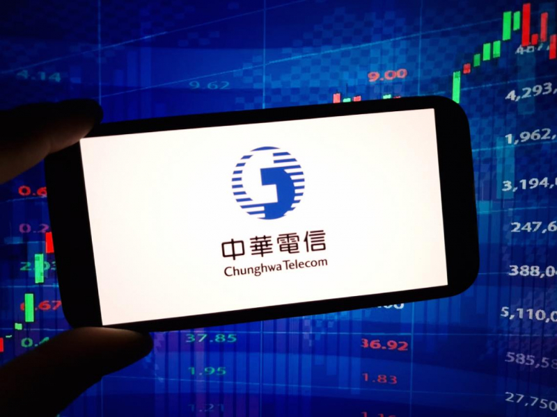 中華電(2412)股價123➝137元、連28年配息！台哥大、遠傳...電信三雄下半年還能飆？揭密1關鍵數字「老本吃不完」