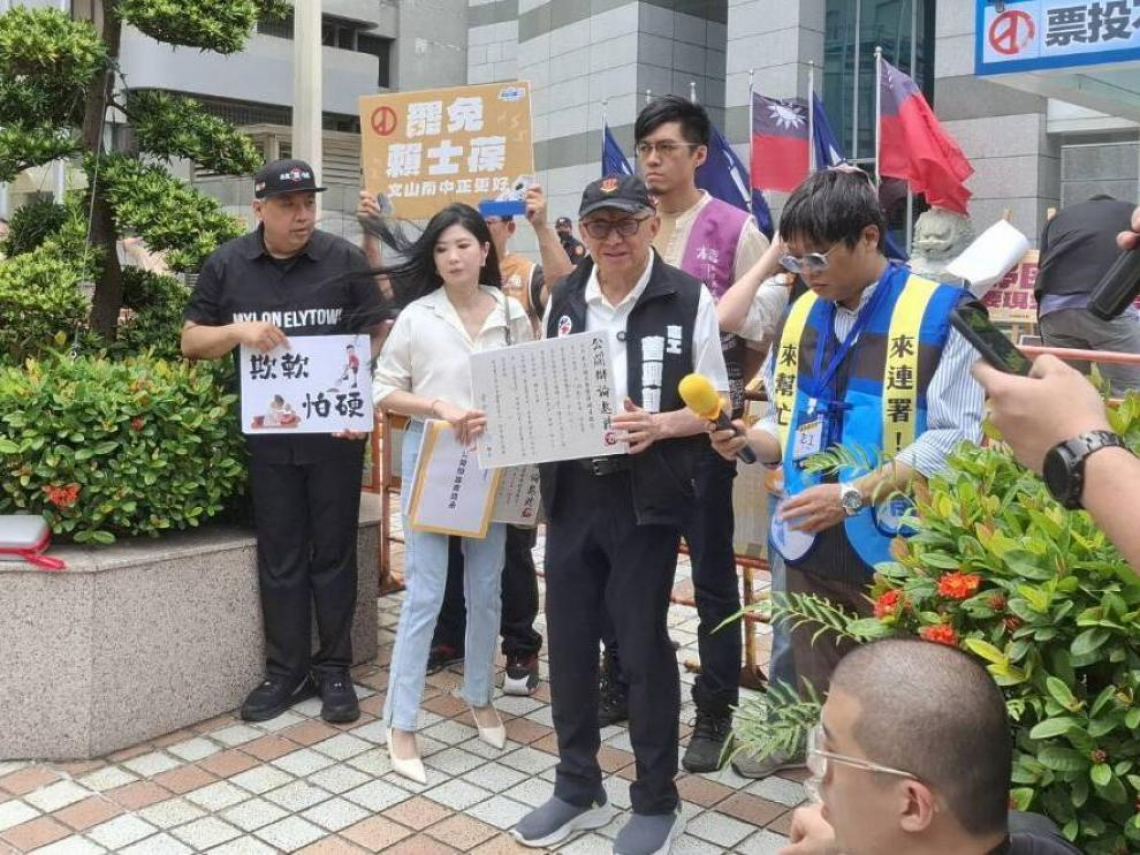 曹興誠和賴清德會面談啥？請民進黨大罷免三階「站前面一點」…下戰帖邀朱立倫、傅崐萁公開辯論