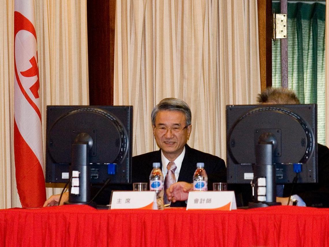 台新金新光金合併倒數，吳東進出清持股！42歲接班後連1股都沒賣過，選在此時家族套現6-7億為哪樁？