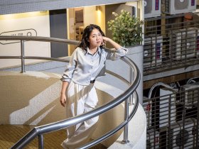 曾被質疑音樂「太歪太怪」，李竺芯入圍金曲六項奪3大獎！譜出台語新潮流，拌拌咧閣徛起來 不完美也是一種 「Suí水」