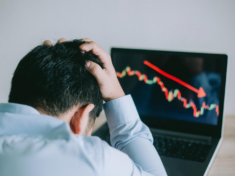 公務員當沖1年，負債400多萬血淚告白：「借錢投資」什麼都抱不住，最後虧更多...「翻本」念頭是毒藥