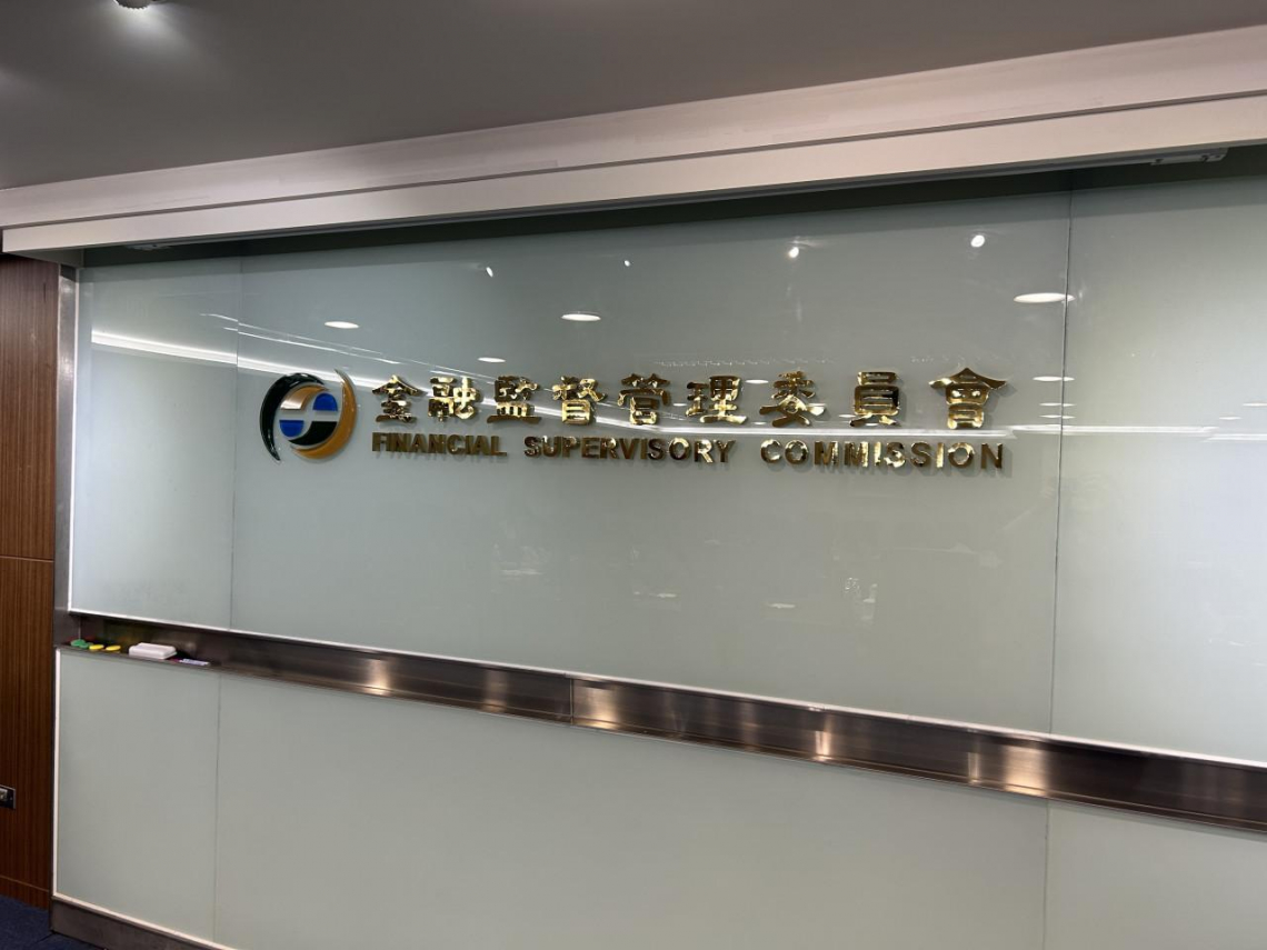 壽險業5月暴虧1066億「有統計以來史上最慘」，外匯準備金水庫快見底，台幣到28了還會更糟？