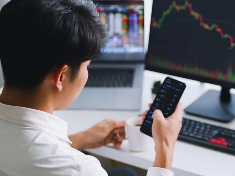 散戶最常犯的錯誤，賠錢時死撐、一賺錢就急著賣...他如何逆風在股市狂賺20億，揭投資致富心法