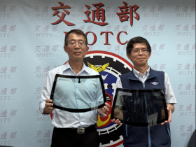 汽車隔熱紙指引出爐》貼太黑恐吃1800元罰金，前擋透光率需70%，最快明年開罰！舊車會溯及既往嗎？