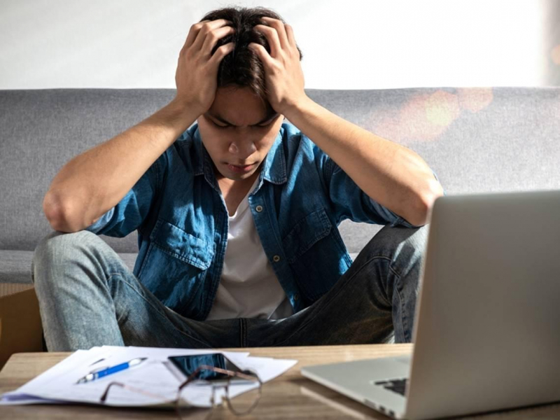 24歲靠3千元創業賺進第一桶金，卻聽信明牌重壓、借高利貸，慘賠近千萬的血淚教訓：「賺快錢」害人匪淺