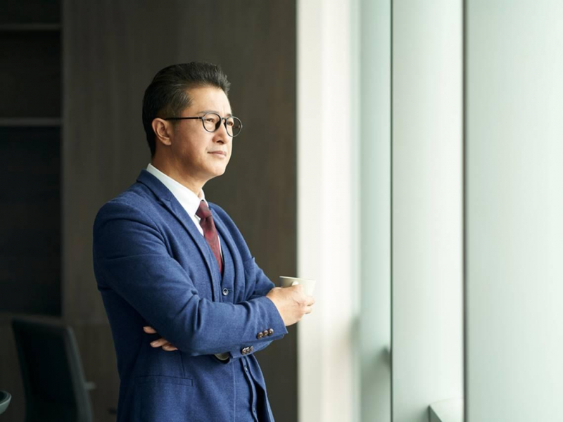 他上班25年嘆：努力工作頂多不窮！老婆把家用1200萬滾出1億元、還買3棟房，全靠3個理財智慧