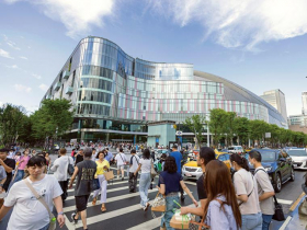百貨開不停系列5—改裝拚創意：SOGO翻新三大門神，潤泰引進共享空間