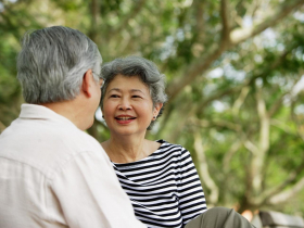 75歲尪當「火山孝子」3年，週花萬元享純愛滋味…劉黎兒：老年人的戀愛慾被煽起，最怕陷「羅曼史」騙局