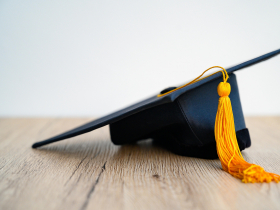 畢業即失業？理科也入列！盤點15個「失業率最高」科系，為何念電機被排前3？專家揭關鍵時間點