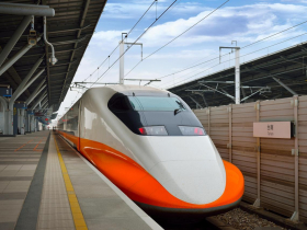 旅客注意！高鐵恢復全線營運，每小時3班自由座…減班車次時間調整、如何退票一次看