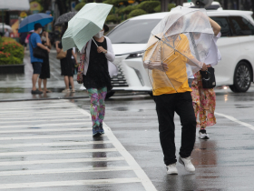 下班注意！北北基等6縣市「大雨特報」，一路下到晚上…丹娜絲外圍環流影響還在，一周天氣預報一次看
