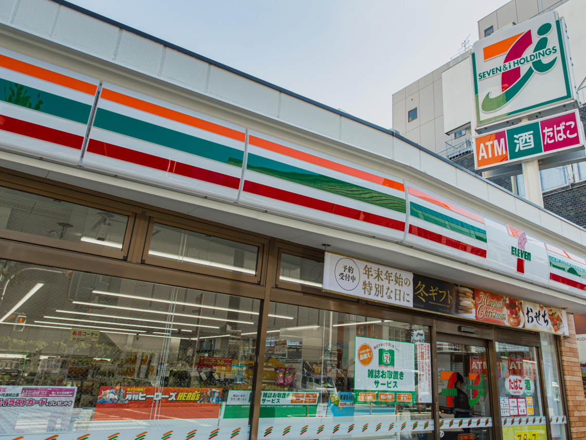 哪款小7店員制服最好看？日本7-11票選稱「中國台灣」惹議，日網友揚言抵制...急撤文止血道歉：欠缺周全考慮