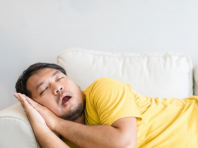 睡一睡就沒氣！「睡眠呼吸中止症」腦中風機率暴增95%…6類人高風險，「脖子長短」也有關係