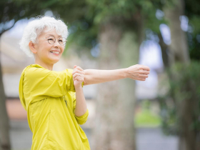 好友老母逢廟必拜，求的竟是「好死」！林靜芸「十項全能」減少不健康餘命：防肌少、骨鬆、摔跤