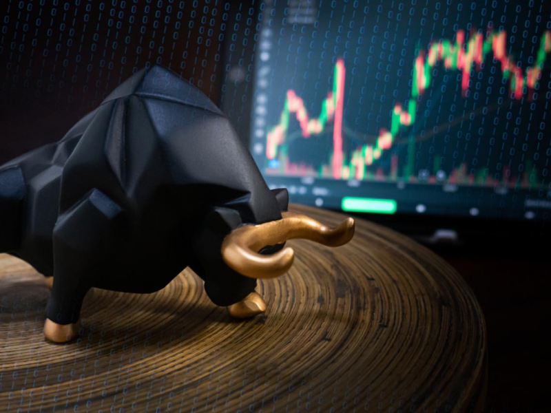 利空滿天飛，美股為何能再創新高？錢實在太多！一文解析「美股跌不下去」的2個關鍵