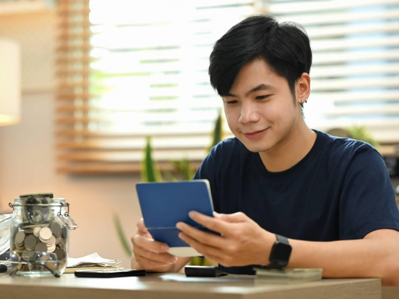 月薪3萬多，33歲如何存到1000萬？00878、00919...他存股8年拚出380張：做好4件事，不必高薪也能達標