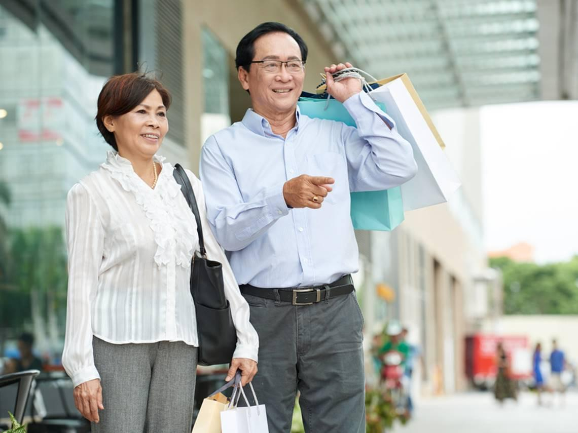 越節省人越老，精神科醫師勸熟齡族：會花錢的大腦，不會退化！自己賺的錢自己花光，才是真「孝順子孫」