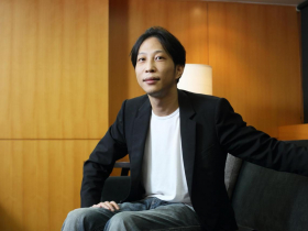 街口胡亦嘉今因被控違反證交法一案出庭　他回應「我不可能逃亡，希望法官解除出境禁令」