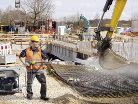 輕資產、高效能： 凱馳專業設備租賃，助企業靈活應對清潔挑戰，共創損益優化