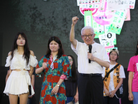 823罷免讓民進黨去努力吧！曹興誠喊話罷團：藍綠對決的仗我們打不起…矢板明夫認「天發出奇怪的聲音」