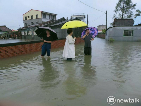 台南淹水直擊／雨下整夜！後壁「全村進不去水淹及腰」，道路變河道…入夜還有一波短延時強降雨