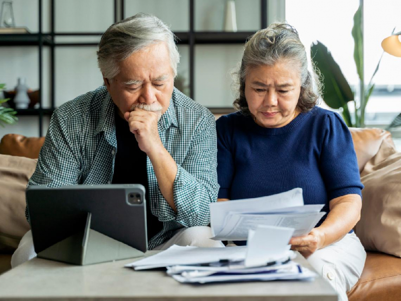 「被啃老兒逼到半夜逃家」退休夫妻月領5萬年金淚訴：40歲雙胞胎不工作，月吃3萬伙食費、體重200公斤