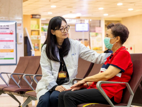 24小時On call 醫護處理不了的事，他們一肩扛　白色巨塔裡的無名天使　把自己活成一道光，幫人走出黑暗