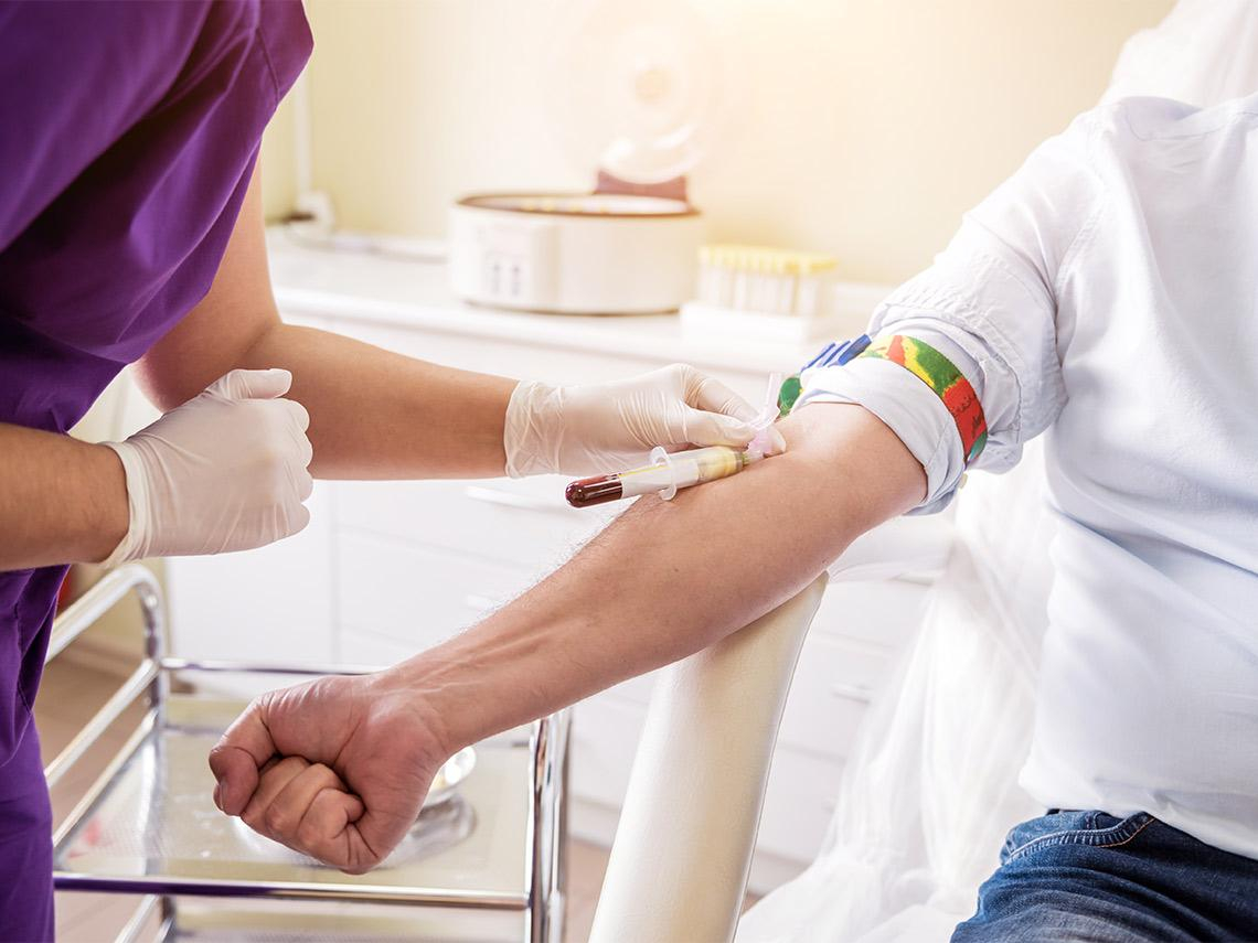 捐血標準放寬！吃太油、樂齡族…有風險？ 兩面向評估  你適合捐血嗎？          