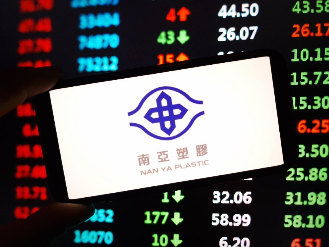 南亞(1303)股價26→38元，很快能上50元？台塑四寶從腰斬到漲停，杜金龍：「脫胎換骨」關鍵是它