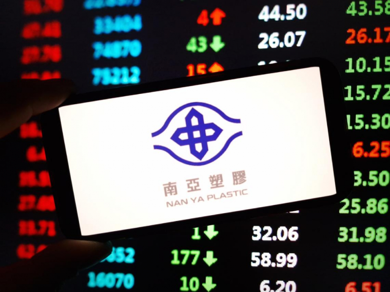 南亞(1303)股價26→38元，很快能上50元？台塑四寶從腰斬到漲停，杜金龍：「脫胎換骨」關鍵是它