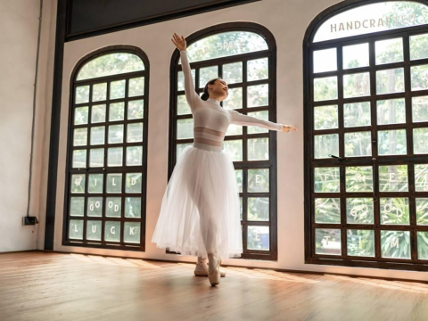 電視台女高層被資遣告白：升主管那天，就預感「撐不到退休」...55歲學芭蕾才領悟，人生蹲越低、跳得越高