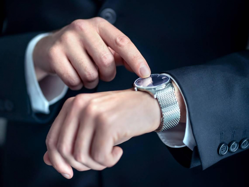 他年收2千萬，為何還要每天早起？揭有錢人的共同習慣：抓緊「黃金時間」做這事，連喝咖啡都怕浪費時間！