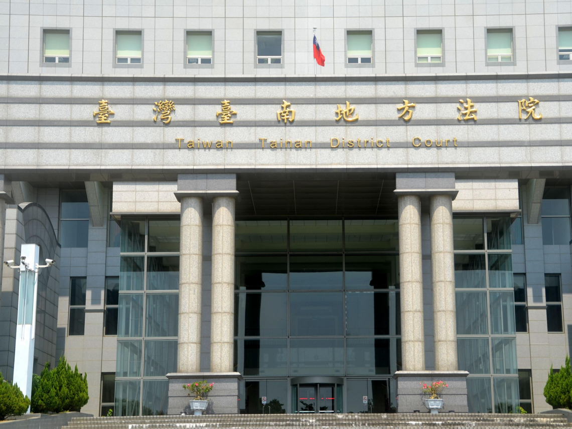 高職女籃教練霸凌球員，臭襪塞嘴、罰跪…吼叫「給我塞好，吐出來就死定」！辯稱是教育，法官判決出爐