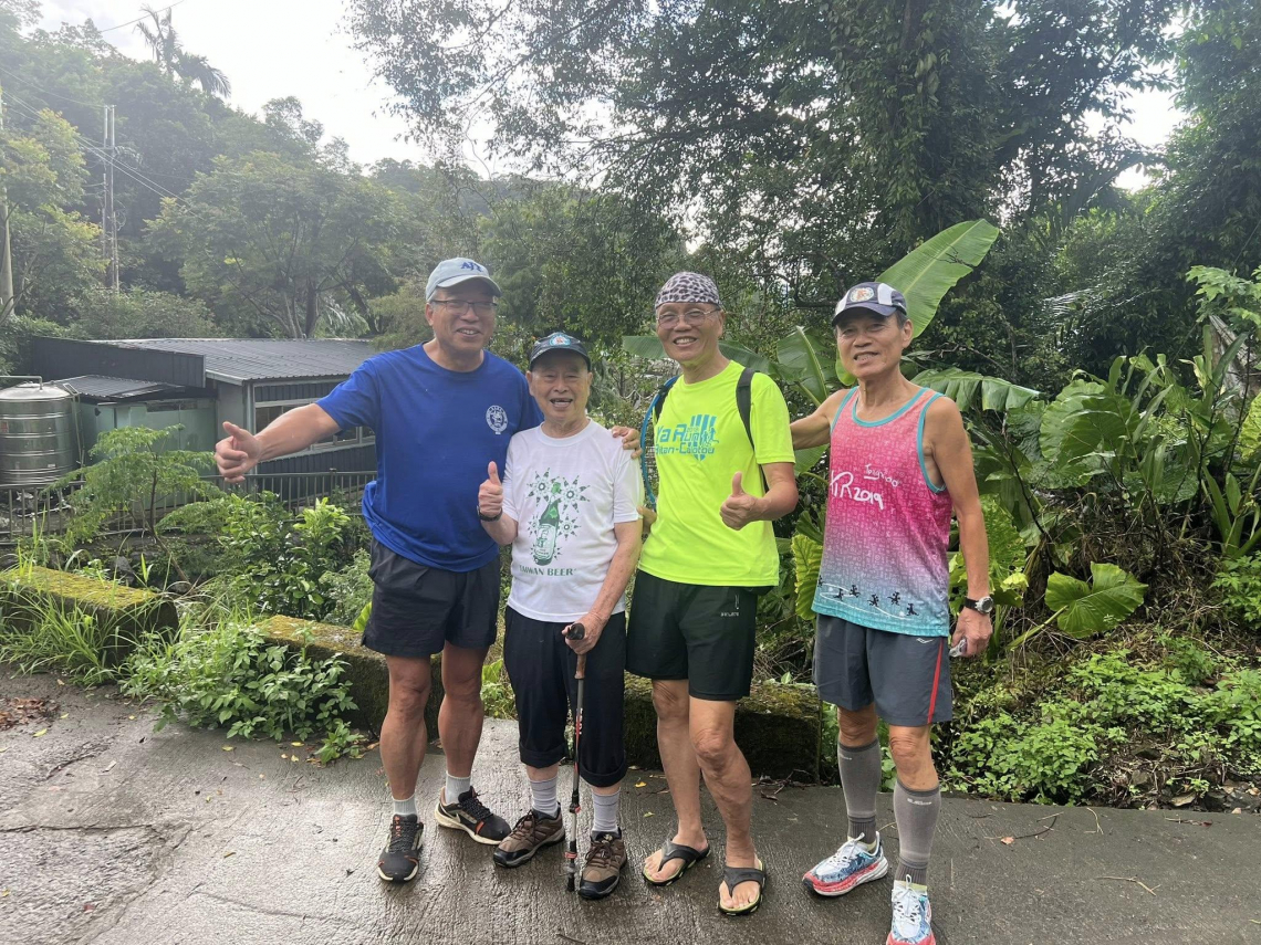 92歲翻山越嶺「猴塞雷」！捷兔半世紀最大亮點：人瑞級阿公當兔子，謝金河喊「以為是70歲中古兔子」