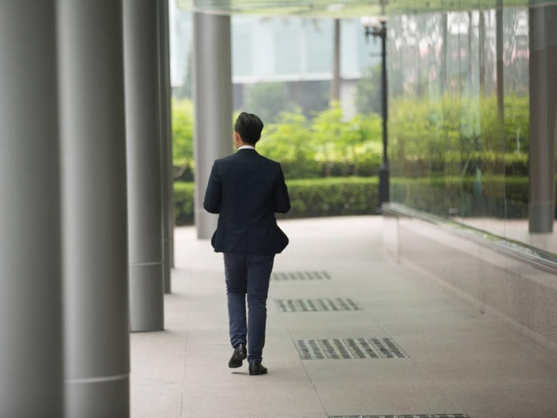 財富自由的人為何還會想繼續工作？富豪「泰國躺平2年」沒事做像坐牢：提早退休只是提前癡呆