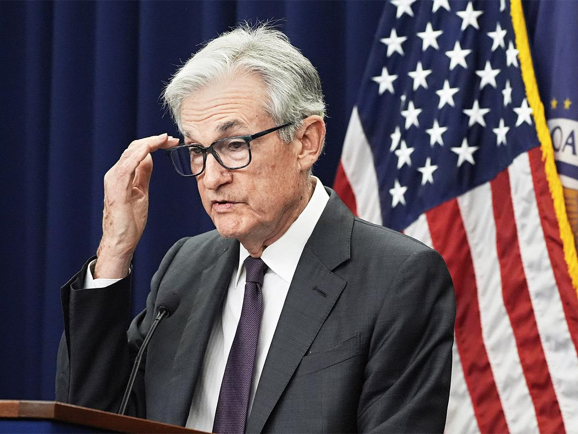 通膨回溫，就業卻創疫情後最冷...鮑爾不降息背後，揭聯準會內部鷹鴿之爭