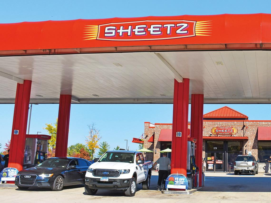 能源補給轉向場域體驗  爭議與經濟拉扯　從充電站到餐飲戰場 加油站轉型搶商機