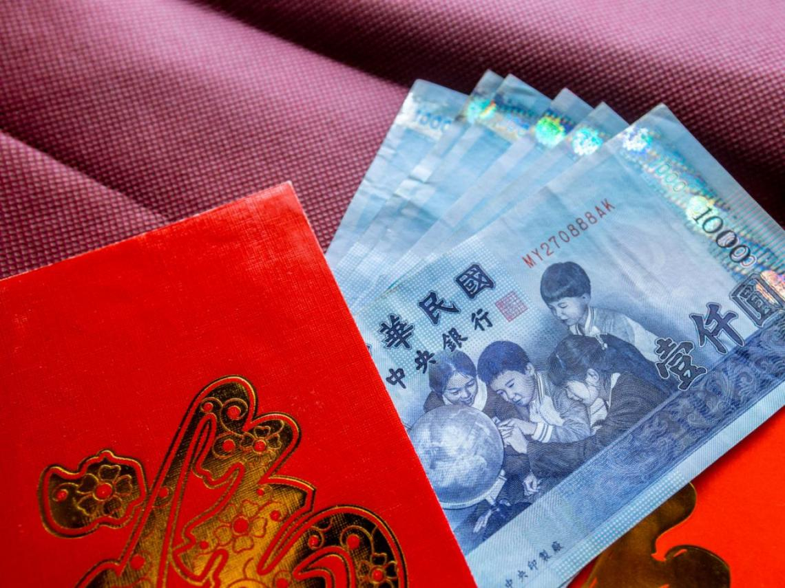 普發一萬、不排富確定了？政院：將按三讀特別條例編預算！10/31錢能到手？財部解釋難度在哪