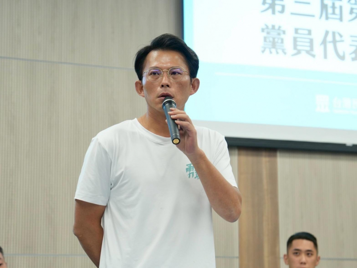 民眾黨「兩年條款」定案了！黃國昌「明年1月底辭立委」：除非柯文哲喊卡…一文看懂正反方意見