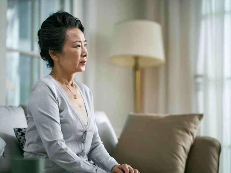 有錢人的痛苦超乎想像？曾一起吃路邊攤的閨蜜嫁入豪門，別墅傭人廚師環繞...為何卻羨慕我這窮忙上班族？