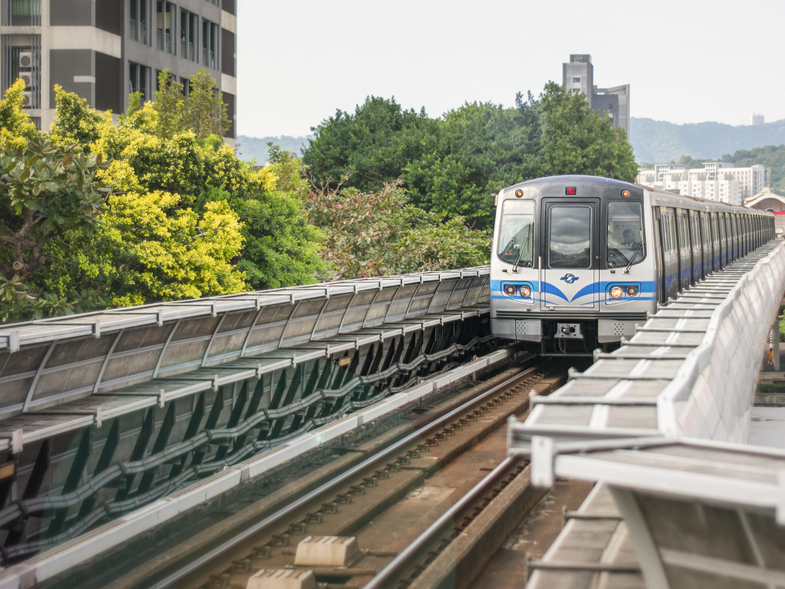 「捷運到站才跑馬燈警語，給我定在站名」逾1.5萬名網友按讚：真讓人很急！北捷試辦資訊改版長這樣