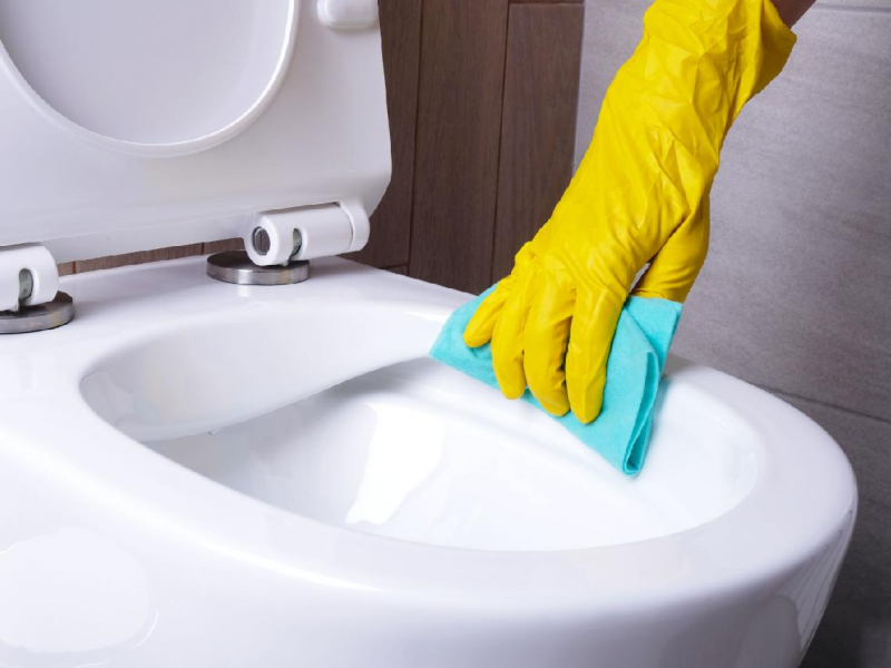 他擁250間店、開法拉利，卻堅持「徒手刷馬桶」？美髮大亨的致富秘訣：為什麼越有錢的人，越重視這件小事