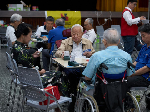 94歲張忠謀出賽「比橋牌」！牌齡逾70年曾對戰巴菲特、比爾蓋茲…鍛腦力、抗失智「還有這些方法」
