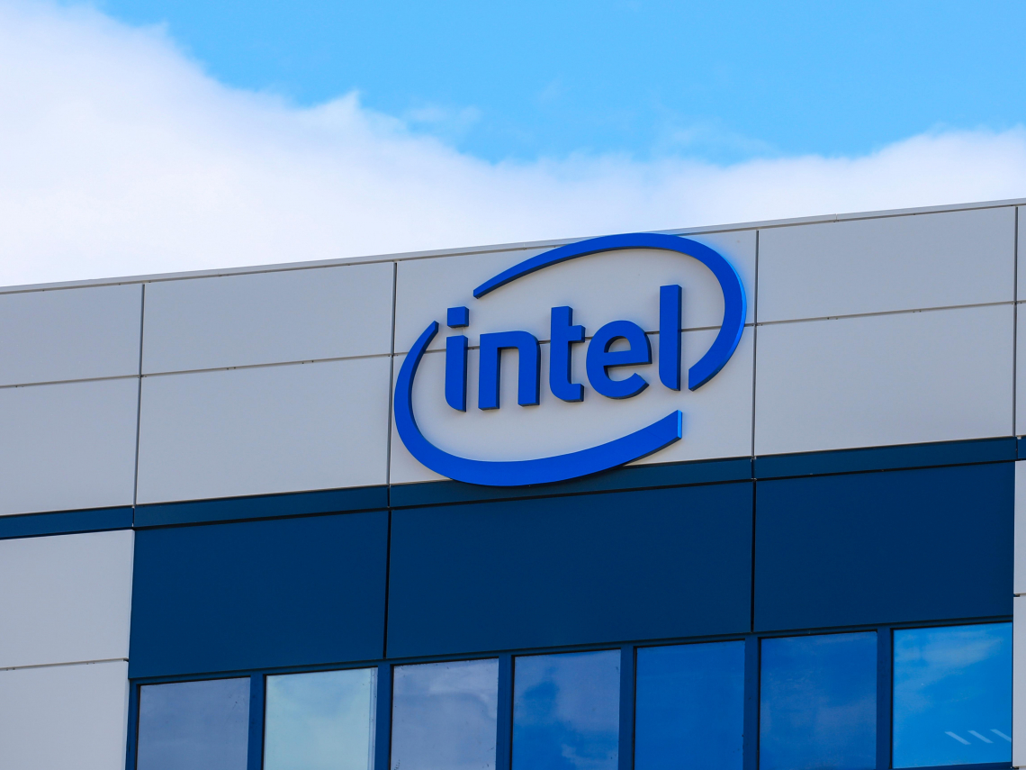 川普才嗆要英特爾CEO陳立武立刻下台，見面卻讚他成功「了不起」！強烈對比到底想法是什麼？