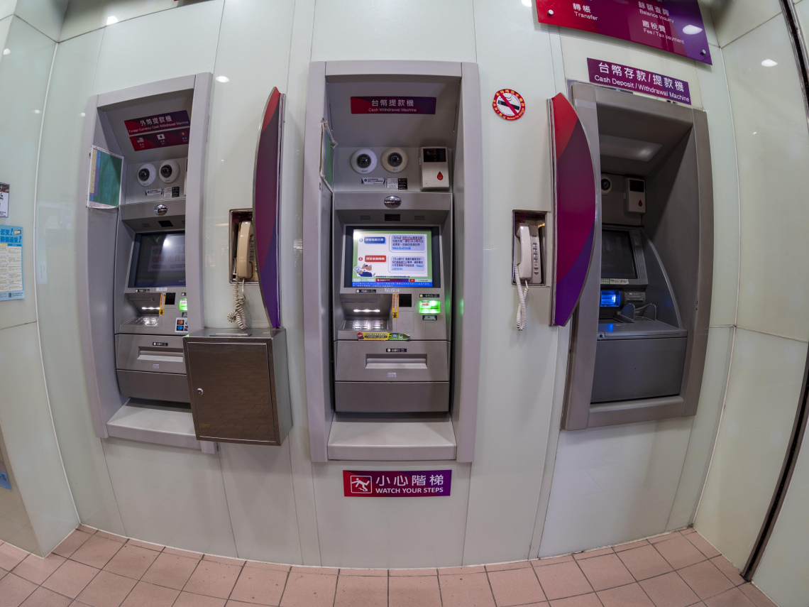 2銀行「存款低於1千」將被終止帳戶！薪轉戶1新規恐禁轉帳…上路時間、低餘額關帳是什麼一次看