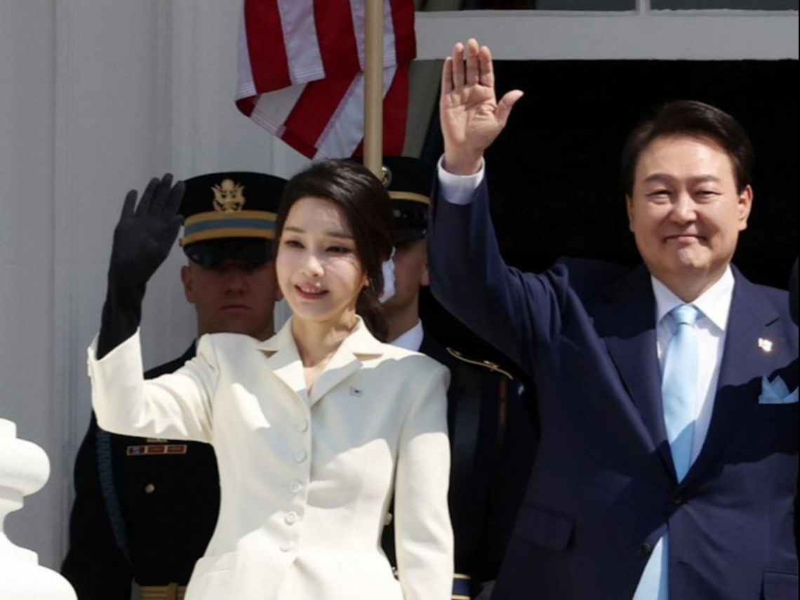 南韓前第一夫人金建希收押、牢房規格和尹錫悅相似！「名牌衣變卡其色囚服」總統夫婦同時被關史上首見