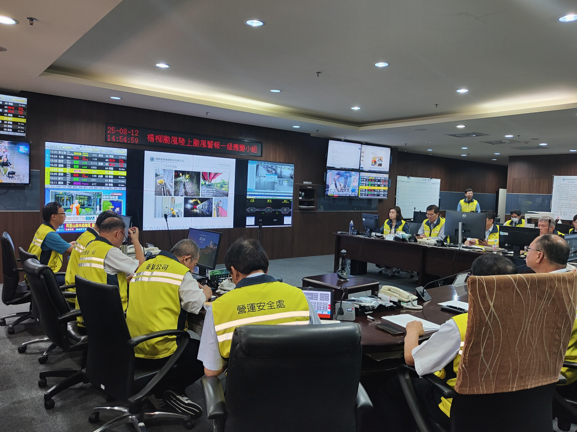 楊柳颱風8/13交通異動》高鐵、台鐵、飛機、船運、公路⋯下午暴風圈壟罩影響多大一次看